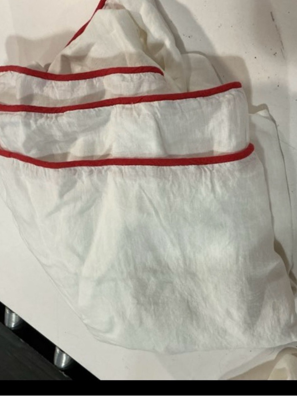 Quince WhiteDuvet Cover with Cherry Piping Trim in Full/Queen NWOT - Picture 5 of 6